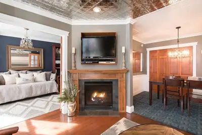 Image de Cottage de luxe | Design moderne @ Top of Main St | Spa❤Attention aux détails