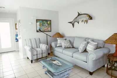 Tarpon! -Lg Lovely 1 Br, 1 Ba, Dog Friendly, cour clôturée, aller à la plage!