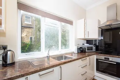 Image de Appartement confortable à West Kensington parfait pour les affaires ou les loisirs
