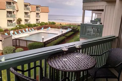 Image de Ocean Front Corner Condo, Myrtle Beach, Sc, une place à la plage, 2 Br / 2 salles de bain