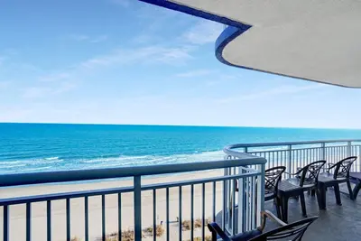 Image de Direct Oceanfront 4br / 3ba, Grand balcon, 1800 Sf, Cuisine complète, Central,