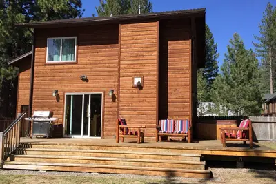 Image de Tarifs réduits! Maison de luxe à 1 mile du lac, du casino et du ski