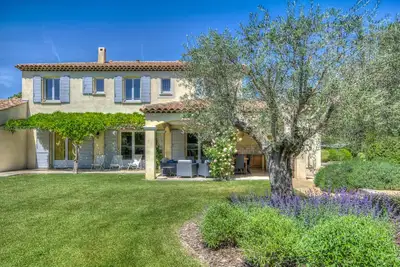 Image de Magnifique villa provençale avec Air-conditoning, piscine chauffée et cuisine extérieure