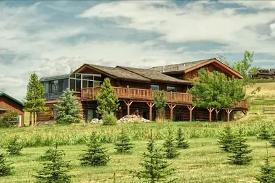 Image de Condo de campagne confortable sur 10 acres entre Bozeman et Big Sky