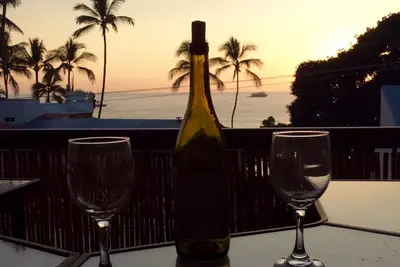 Image de Oceanfront -Waterview 1 BedroomCondo Heart of Town at Kona Plaza Ă pied de Ironman