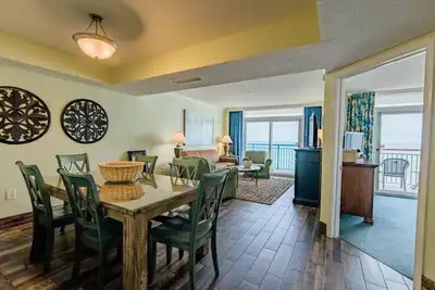 Image de Last Minute Rate, Direct Oceanfront 4br / 3ba, Corner Unit, Central location, Sleep16