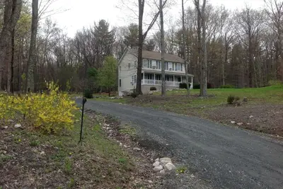 Image de Grande maison propre à Pine Bush près de Wallkill Bethel, Watchtower Farm, Ny