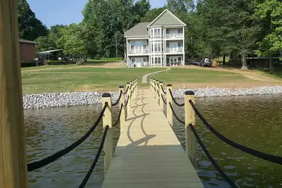 Image de Maison neuve sur l'eau large! Consultez également notre autre propriété # 454862