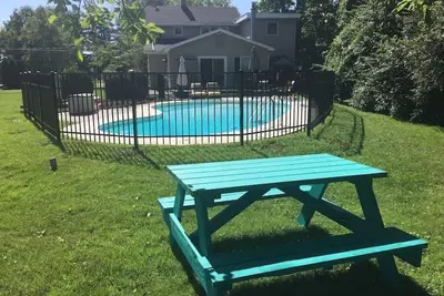Image de Charmante ferme 4br 2ba avec piscine dans le quartier historique de Loveland pouvant accueillir jusqu'à 12 personnes
