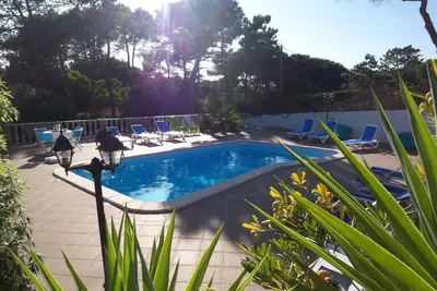 Image de Cottage à Praia das Maçãs avec une piscine chauffée