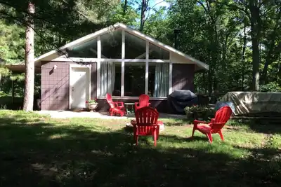 Image de Cottage, Privé, Bois, Sentiers, 2000 Acre Duck Lake, Kayak, Concerts