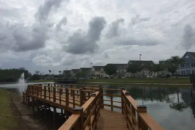 Image de Maison de ville de luxe au bord de l'eau 3br \/ 2br près de Disney World