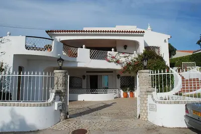 Image de Villa de luxe avec piscine Appartement, jardin et barbecue idéal pour Corporate & Family Group