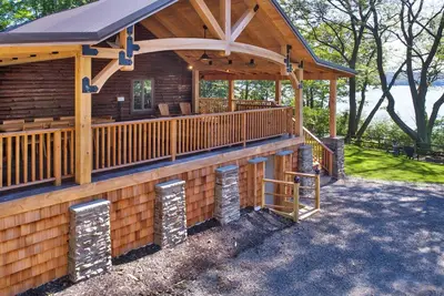 Image de 2 cabines au bord du lac sur 1. 3 acres. Cabines de Cayuga - Finger Lakes, près d'Ithaca