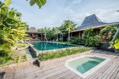 Image de Villa Marika Sawah avec 5 chambres, vue sur le champ de riz, piscine avec petit-déjeuner et petit-déjeuner, Canggu
