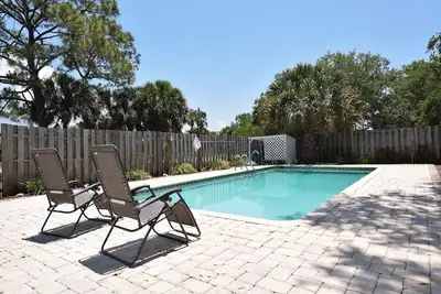 Image de 3 chambres, 2 salles de bain piscine près de la plage de Siesta!