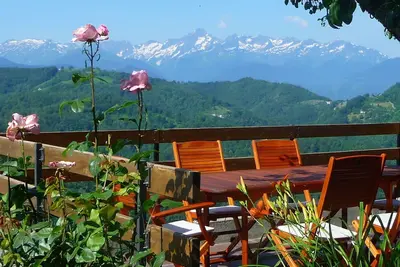 Image de Gîte \/ Maison de montagne : vue panoramique sur la chaîne des Pyrénées en Ariège