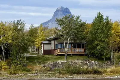 Image de Duck Lake West Shore, Ă seulement 15 minutes du parc national des Glaciers!