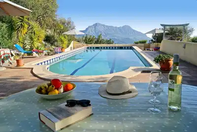 Image de Charmante maison de campagne sur 4 hectares, grande piscine privée dans un cadre pittoresque!
