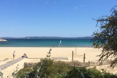 Image de Appartement avec terrasse ensoleillé, garage fermé et piscine - plage à 120m