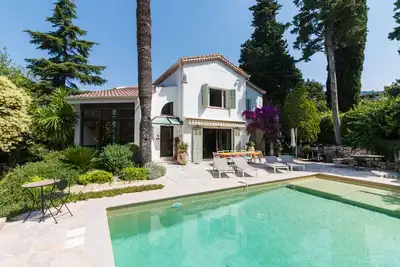 Image de \"Villa Tsavorite - Cannes Californie\" : grande piscine, 4 chambres & 210 m2.