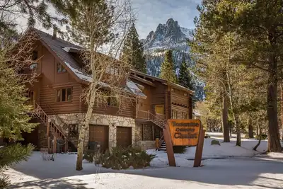 Image de Chalet Yosemite Gateway avec baignoire d'hydrothérapie extérieure