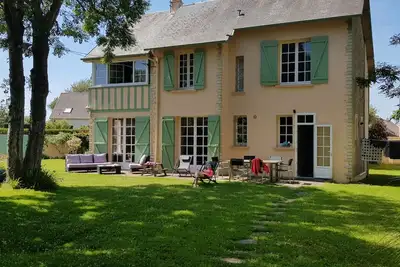 Image de A 2 mns à pied de la Plage - Grand jardin clos et arboré