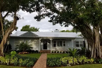 Image de Maison à Delray Beach / Palm Trail avec piscine chauffée, à proximité de Atlantic Ave et de la plage