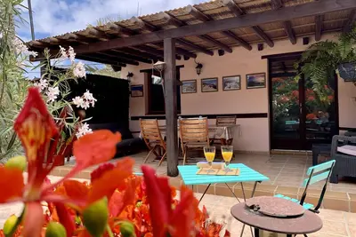 Image de Villa confortable à Lajares avec jacuzzi privé et jardin, offres en septembre.