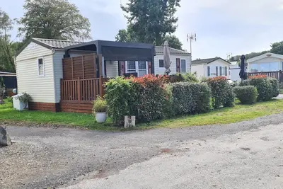 Image de Mobilhome sur Domaine privé ouvert toute l'année, piscine chauffée et tenni
