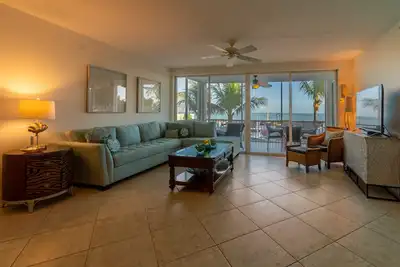 Image de Meilleur Prix $$$ 💎Aquamarine💎Vue Mer + Dock + Piscine + Spa + Salle de sport + Tennis + 2 Suites Master +