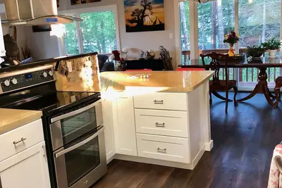 Image de Une maison de 4 chambres 2 salles de bain moderne haut de gamme avec vue sur la montagne