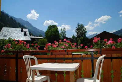 Image de Appartement dans chalet Savoyard proche commodités, pistes et activités.