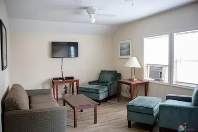 Image de Nouveau Câble de 2 chambres à coucher 1 salle de bain, WiFi, Ac, Grill, Walking dist. à la plage!