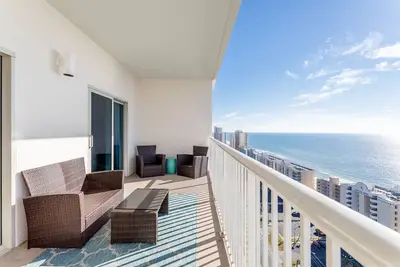 Image de Penthouse - Vues panoramiques sur West Beach - Option d'enregistrement numérique à 13 h