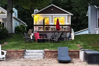 Image de Cottage Lakefront! Location de bateau ponton! spécial début juin! un séjour de 4 jours