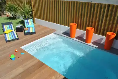 Image de A 750 mètres d'une des plus belles plages de la côte Ouest, villa avec piscine