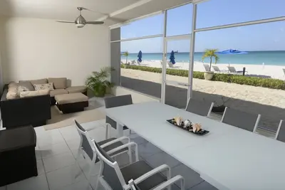 Image de Prime Residence # 7 sur 7 Mile Beach, Condo haut de gamme en front de mer au rez-de-chaussée