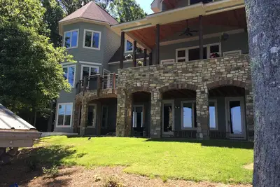 Image de Appartement au bord du lac avec de belles vues du lac Norman