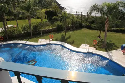 Image de Plancher chauffé au bord de l'océan, piscine d'eau salée, jardins et paddle-tennis