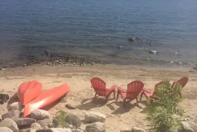 Image de Bord de lac, plage privée, quai, kayaks, pédalo et animaux acceptés!