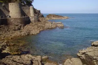 Image de Dinard face St-Malo, Maison de pays, Jardin lavandes, Plages, commerces Ă 2 pas