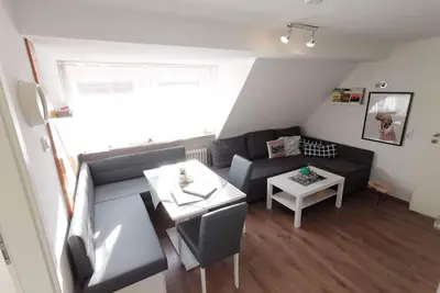 Image de Appartement avec 3 chambres simples! Connexion de métro! Wi-Fi gratuit