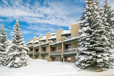 Image de Condo au Dernier Étage Avec un Excellent Emplacement Estival Pour Steamboat et vue sur la Montagne
