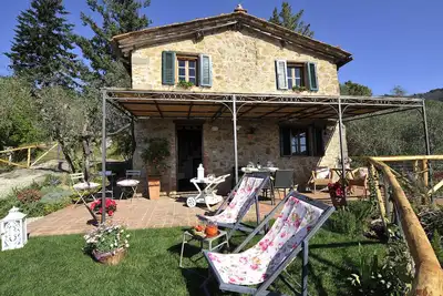 Image de Typique Ferme Toscane, Superbe vue sur Lucques. Jardin\/parking privé. Wifi