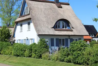 Image de Fh exclusif avec beaucoup de charme, sauna, piscine extérieure, cheminée, gr. Jardin & chaise de plage