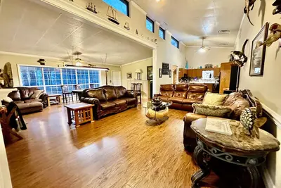 Image de Privé Lakefront Home sur le lac Guntersville 18 personnes