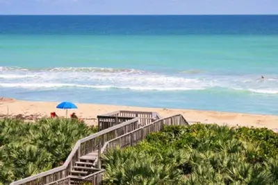Image de Spectaculaire Oceanfront Condo avec vue panoramique sur l'océan