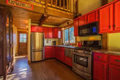 Image de Charmante cabane de charme dans un cadre privé avec bain à remous