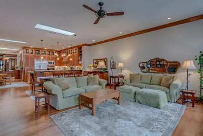 Image de Loft de luxe incroyable dans le centre-ville historique de McMinnville